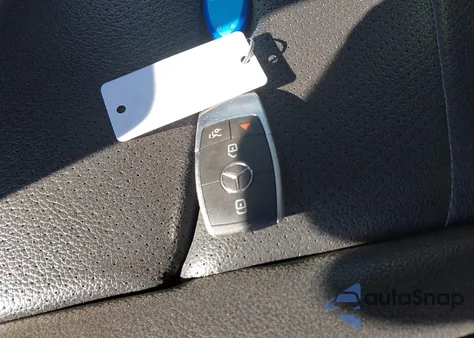 2019 Mercedes-Benz C 300 z USA, uszkodzony, nr VIN 55SWF8DB6KU308084